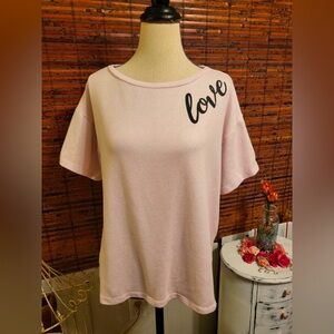 Love Graphic Pink Women's Top

Pale pink color